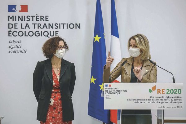 découvrez tout ce qu'il faut savoir sur le surcoût lié à la réglementation environnementale re2020. analyse des implications financières, conseils pour anticiper ces dépenses et solutions pour optimiser votre projet de construction.