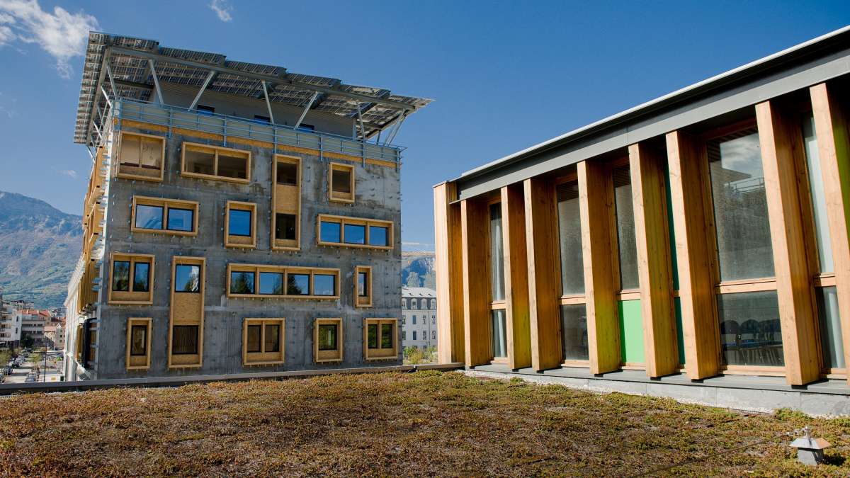 découvrez comment le surcoût lié à la réglementation re2025 impacte le secteur de la construction et les coûts des projets immobiliers. informez-vous sur les enjeux environnementaux et économiques de cette nouvelle norme.