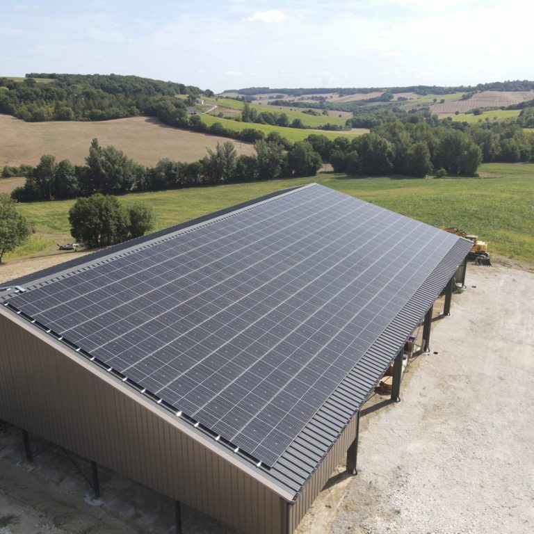 découvrez notre service dédié à l'installation de systèmes solaires d'une puissance de 100 kwc, alliant performance et durabilité. idéal pour les entreprises et les collectivités souhaitant réduire leur empreinte carbone et optimiser leur consommation énergétique.