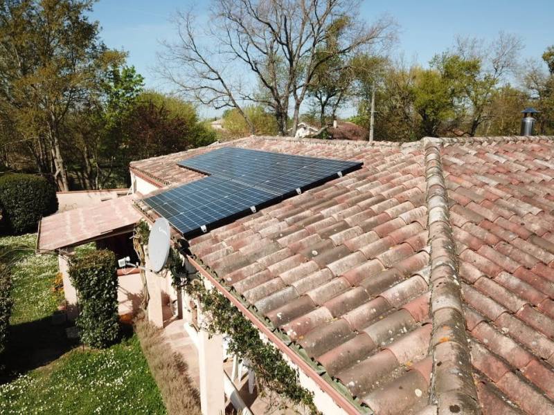 découvrez tout ce qu'il faut savoir sur la surface des panneaux solaires : calcul, optimisation et impact sur l'efficacité énergétique. maximisez votre production d'énergie renouvelable grâce à nos conseils pratiques.