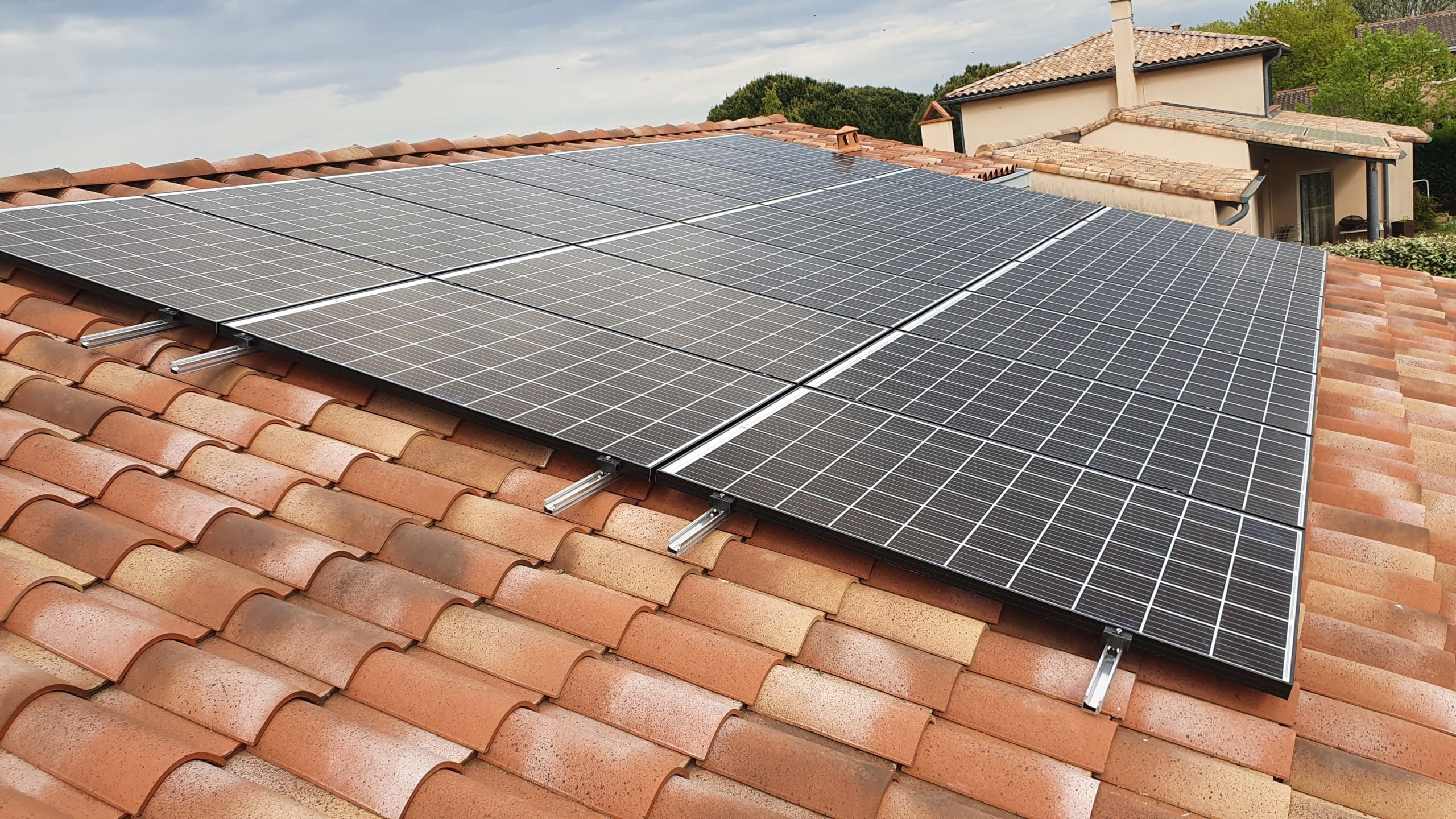 découvrez comment optimiser la surface de panneaux solaires pour votre maison afin d'améliorer l'efficacité énergétique et de réduire vos factures d'électricité. explorez nos conseils et astuces pour un investissement durable et rentable.
