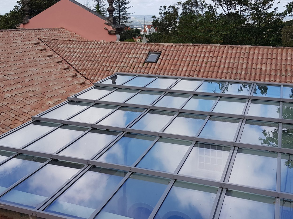 découvrez tout sur la surface de toit : types, matériaux, conseils d'entretien et leur impact sur la performance énergétique de votre maison.