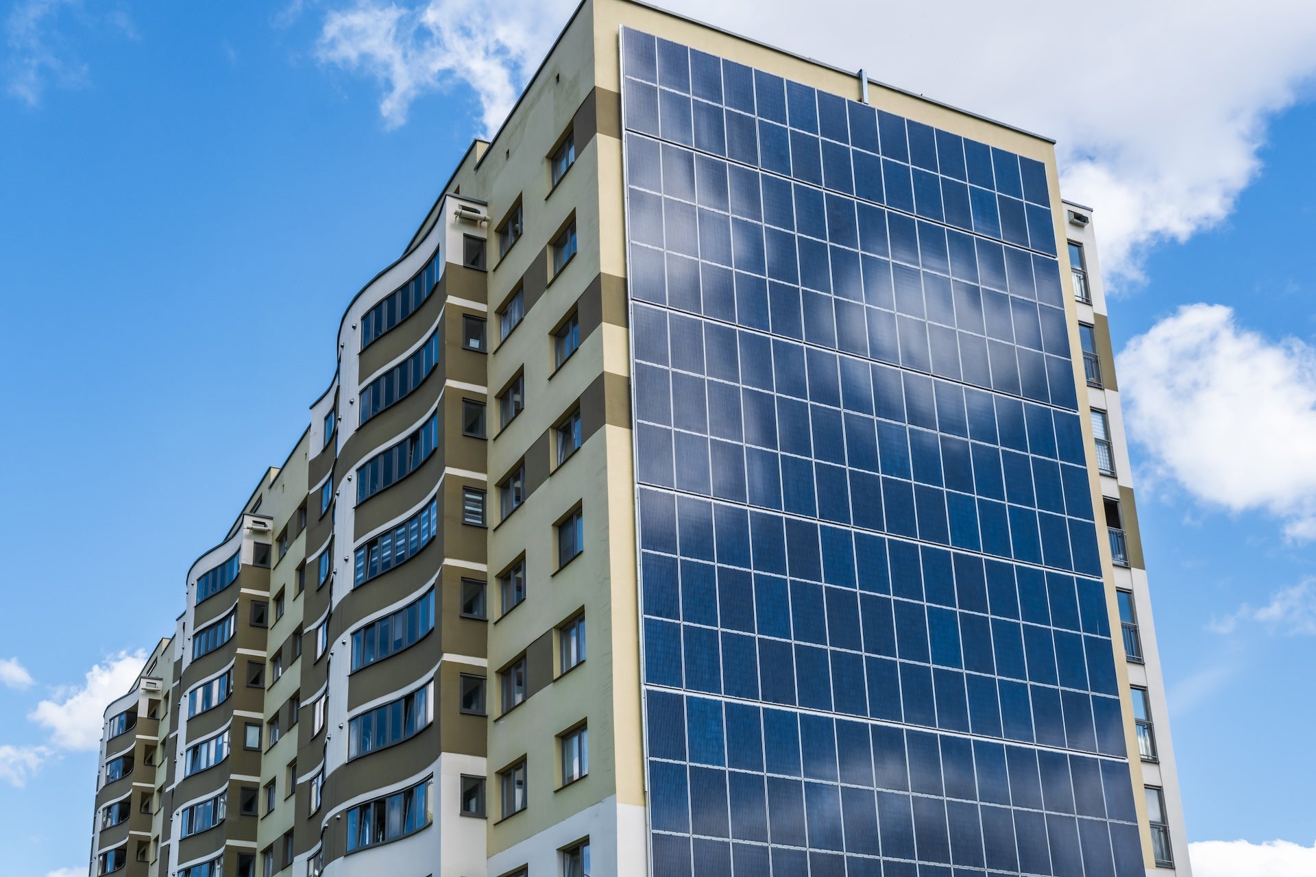 découvrez tout sur le tarif solaire urbain : options, coûts et avantages pour les particuliers et entreprises souhaitant investir dans l'énergie solaire en zone urbaine. informez-vous sur les subventions disponibles et réduisez votre facture d'énergie tout en contribuant à un environnement plus durable.