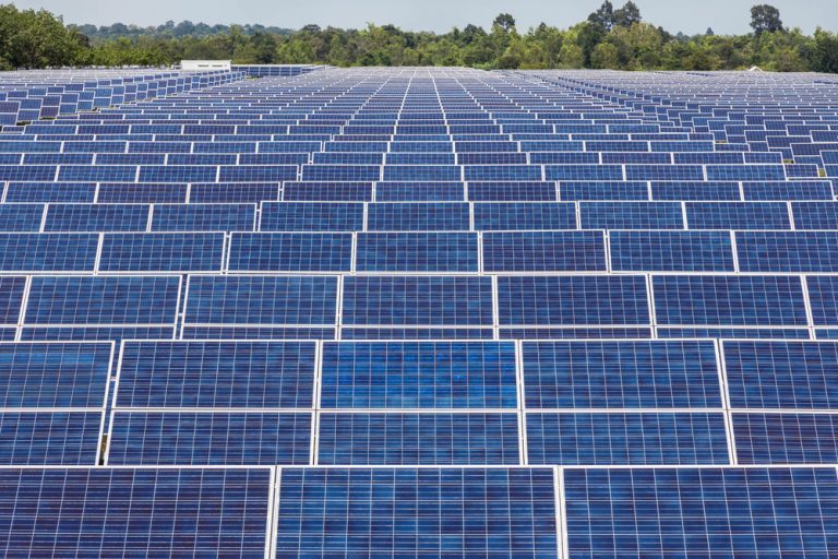 découvrez tout ce qu'il faut savoir sur la taxe liée aux panneaux photovoltaïques : exonérations possibles, taux appliqués et conseils pour optimiser vos investissements solaires. informez-vous sur les obligations fiscales et les aides disponibles pour l'installation de vos systèmes photovoltaïques.