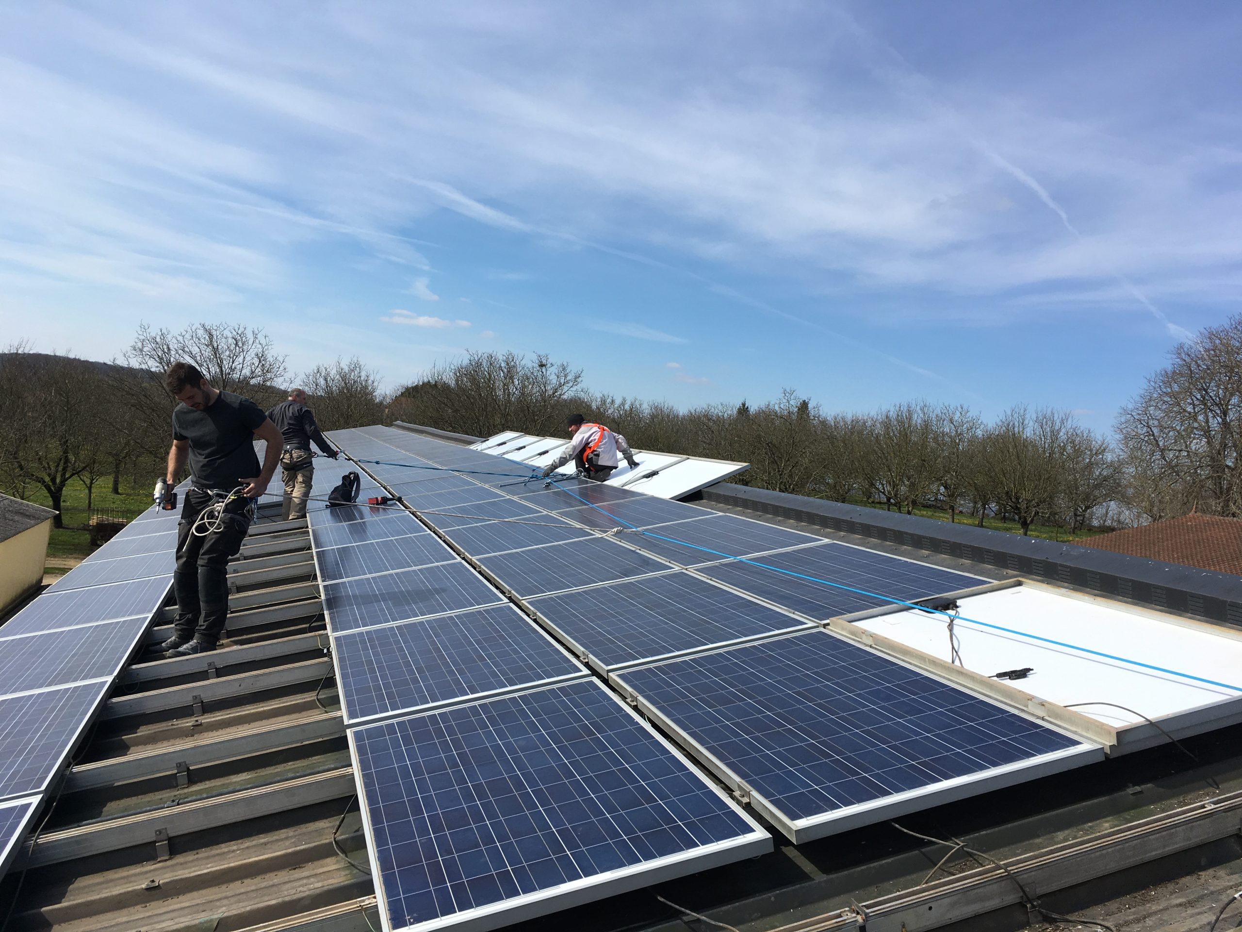 découvrez tout ce qu'il faut savoir sur la taxe photovoltaïque en france : son fonctionnement, son impact sur votre installation solaire et les aides disponibles pour réduire vos coûts. optimisez votre investissement dans l'énergie solaire grâce à nos conseils.