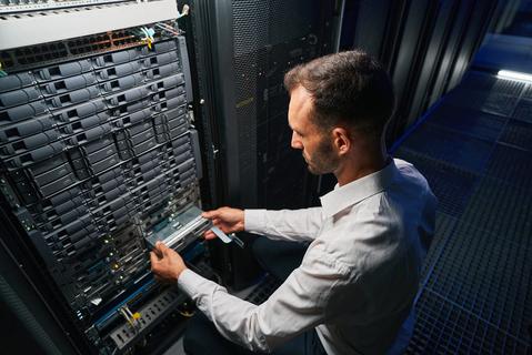 découvrez le métier de technicien be (bureau d'études) : un rôle clé dans la conception et le développement de projets techniques. apprenez les compétences nécessaires, les opportunités de carrière et l'importance de ce poste dans divers secteurs industriels.