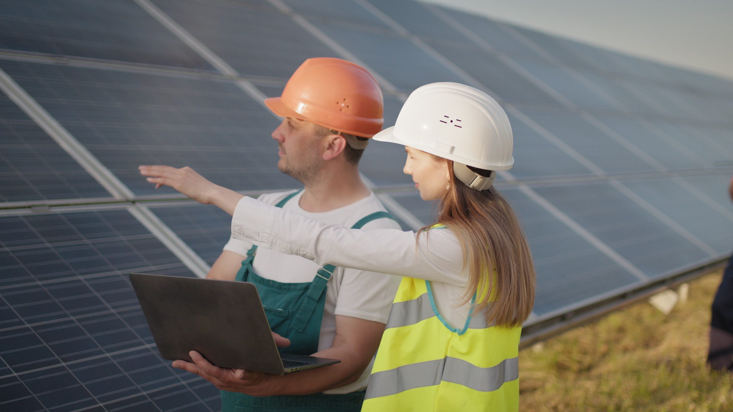 découvrez le métier de technicien photovoltaïque : missions, compétences requises, parcours de formation et perspectives d'emploi. informez-vous sur ce secteur en pleine croissance et les opportunités qu'il offre pour contribuer à la transition énergétique.