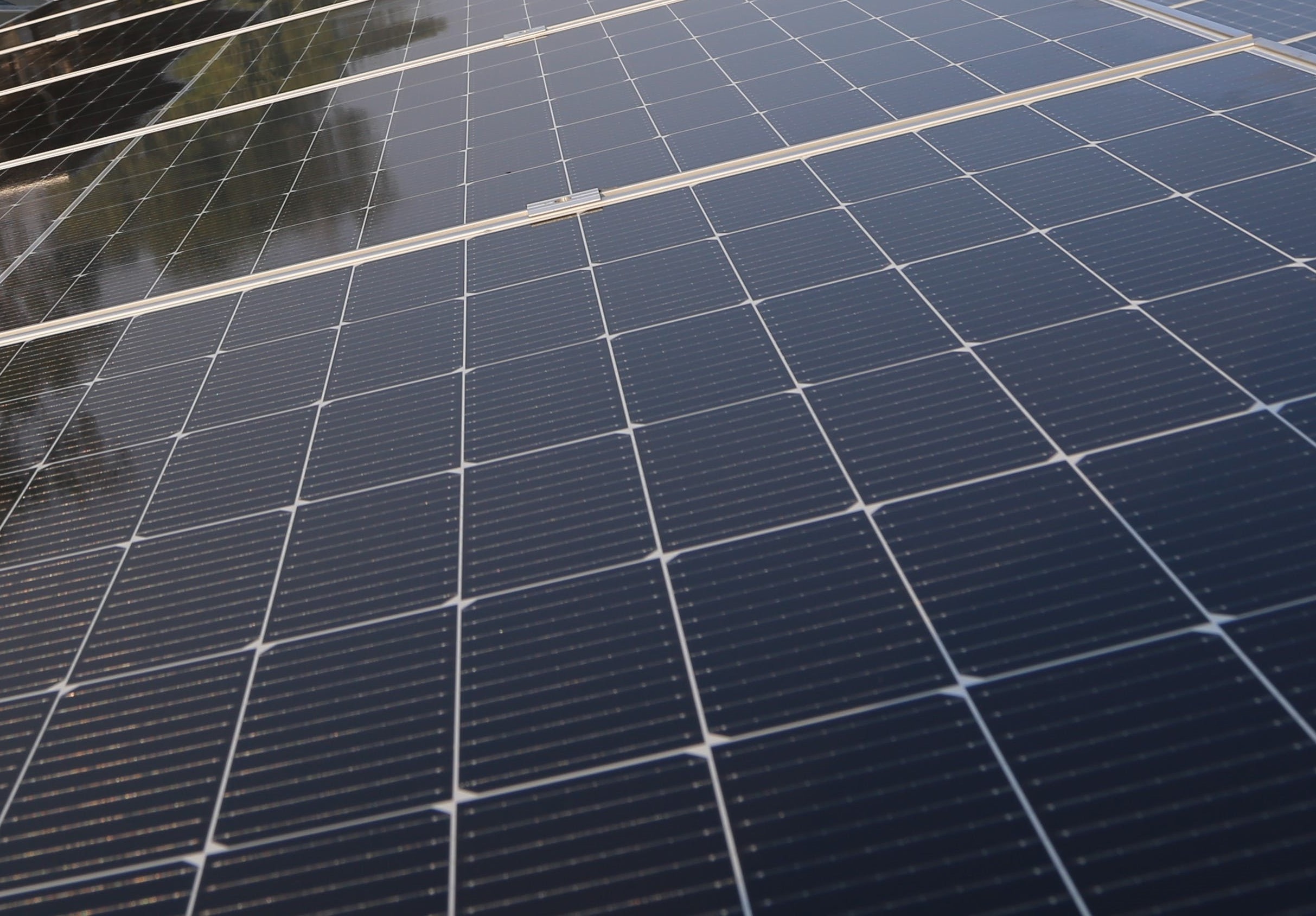 découvrez les dernières avancées en matière de technologie des panneaux solaires. apprenez comment ces dispositifs révolutionnaires transforment l'énergie renouvelable et améliorent l'efficacité énergétique pour un avenir durable.