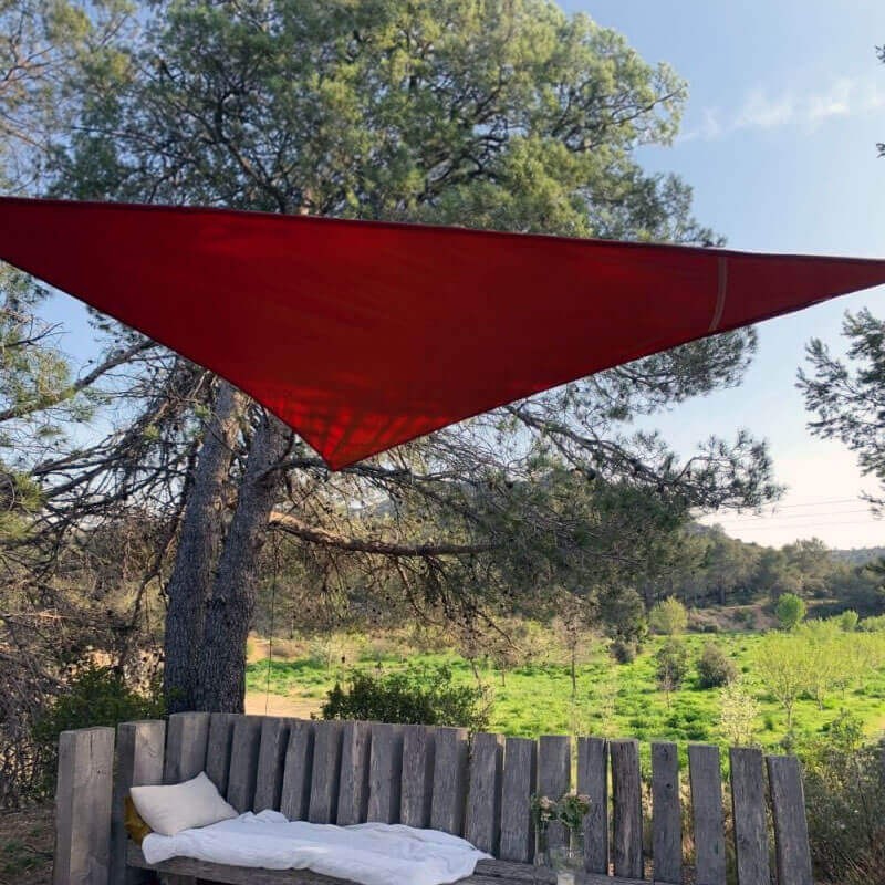 découvrez notre toile solaire de haute qualité, conçue pour offrir protection et esthétique. idéale pour ombrager vos espaces extérieurs tout en apportant une touche moderne à votre jardin ou terrasse. profitez de moments de détente à l'abri du soleil !