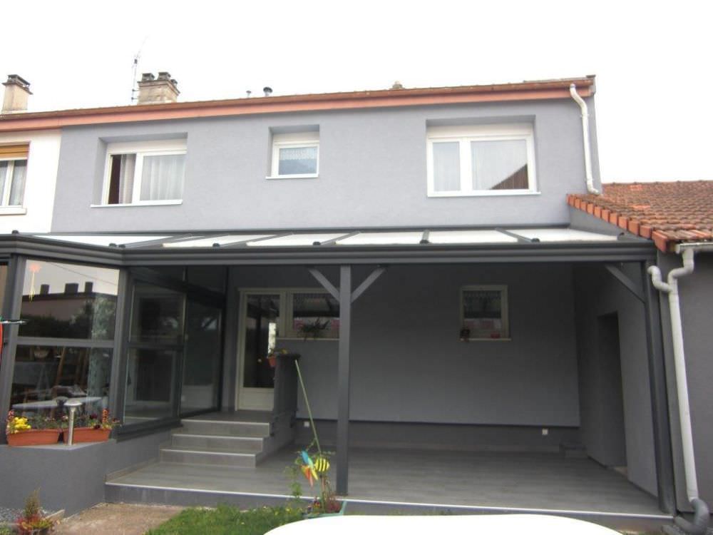 découvrez les avantages et caractéristiques des toits inclinés : une solution esthétique et efficace pour améliorer l'esthétique et la performance énergétique de votre maison.