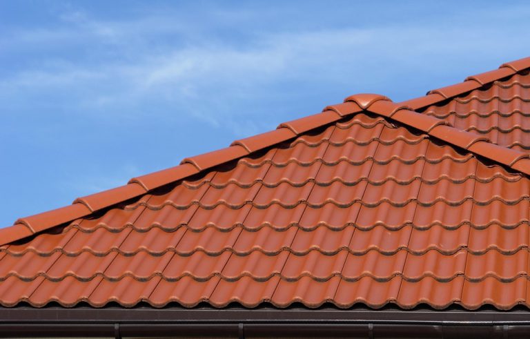 découvrez tout ce que vous devez savoir sur la toiture : types de matériaux, techniques d'installation, entretien et conseils d'experts pour protéger votre maison tout en améliorant son esthétique.