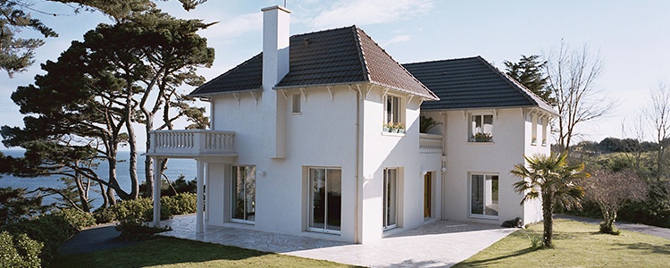 découvrez les avantages et caractéristiques de la toiture 4 pans, une solution esthétique et fonctionnelle pour votre maison. idéale pour optimiser l'espace et améliorer l'isolation, cette toiture vous offre un style unique et une protection durable contre les intempéries.