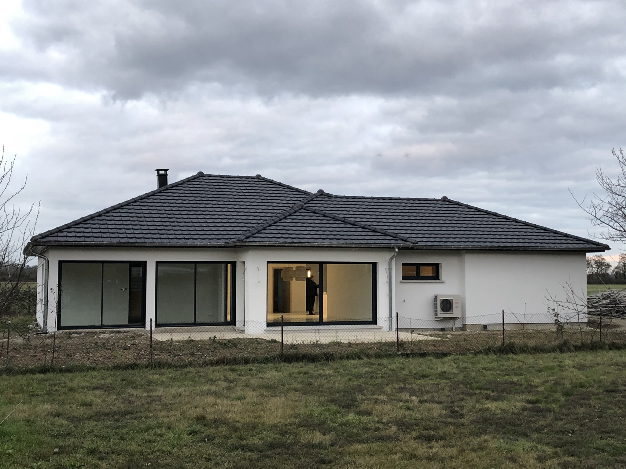 découvrez les avantages et caractéristiques de la toiture à 4 pans, une solution esthétique et fonctionnelle pour votre habitation. optimisez l'espace avec une surface de toiture m² adaptée à vos besoins tout en améliorant l'isolation et le design de votre maison.