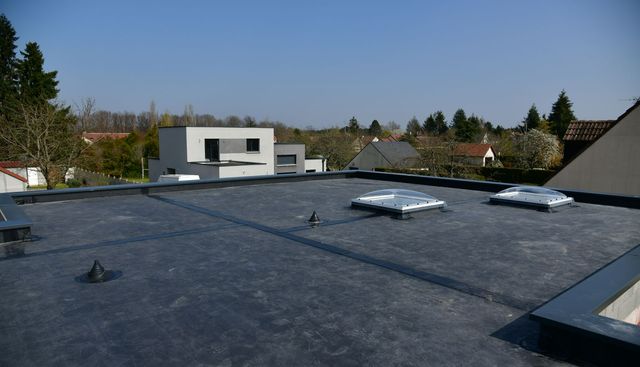 découvrez les avantages du toit béton incliné, une solution moderne et esthétique pour vos projets de construction. alliant durabilité et design, ce type de toiture assure une excellente évacuation des eaux pluviales et une isolation optimale. optimisez l'efficacité énergétique de votre bâtiment tout en profitant d'un style contemporain.