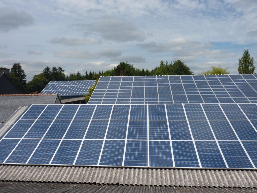 découvrez les avantages de la toiture photovoltaïque en 2019 : une solution durable pour produire votre propre électricité, réduire vos factures d'énergie et contribuer à la protection de l'environnement. informez-vous sur les technologies disponibles et les incitations financières pour maximiser votre investissement.