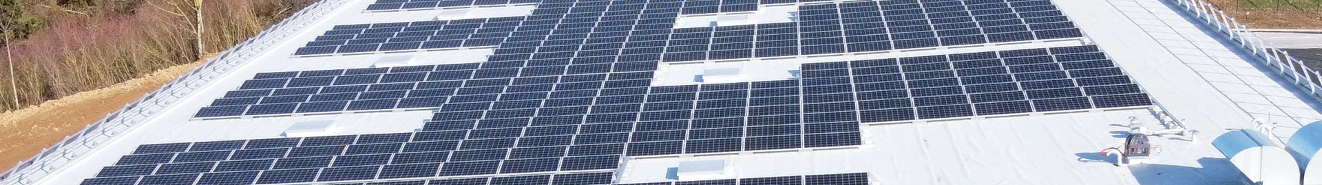 découvrez comment les toitures photovoltaïques pour industries permettent de réduire votre empreinte carbone tout en générant des économies d'énergie. optimisez vos espaces de toit avec des solutions durables et rentables pour une transition énergétique réussie.