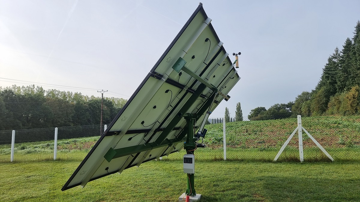 découvrez notre traqueur pv innovant, conçu pour suivre et optimiser vos performances de véhicule de manière précise et efficace. profitez d'une technologie avancée pour améliorer votre expérience de conduite et gérer vos statistiques en temps réel.