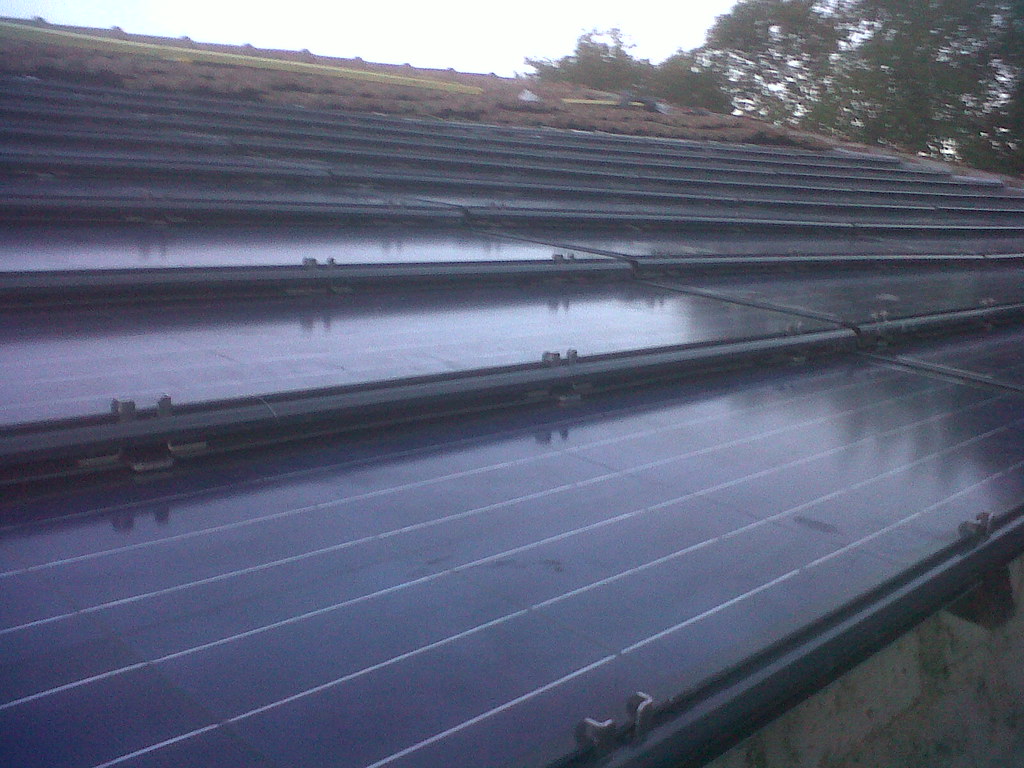 découvrez les tuiles photovoltaïques imerys, une solution innovante alliant esthétique et performance énergétique. profitez d'une énergie renouvelable tout en préservant l'apparence de votre toiture. idéales pour réduire votre facture d'électricité et contribuer à une planète plus verte.