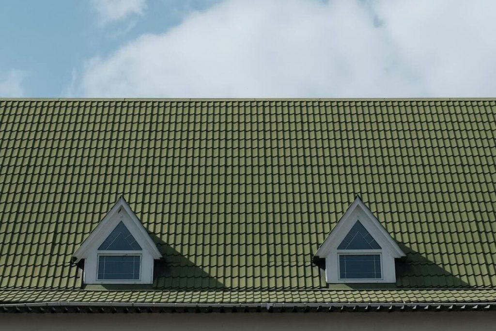 découvrez les tuiles solaires tesla, une solution innovante pour transformer votre toit en une source d'énergie renouvelable. alliant esthétique et performance, ces tuiles offrent une intégration parfaite dans votre maison tout en réduisant votre empreinte carbone. optez pour un avenir durable avec l'énergie solaire.