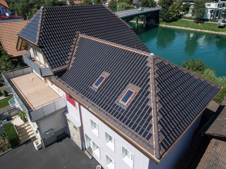 découvrez les tuiles tesla, une révolution pour l'énergie solaire intégrée à votre toiture. alliez esthétique moderne et efficacité énergétique avec ces panneaux solaires innovants qui transforment votre maison en un espace durable et éco-responsable.