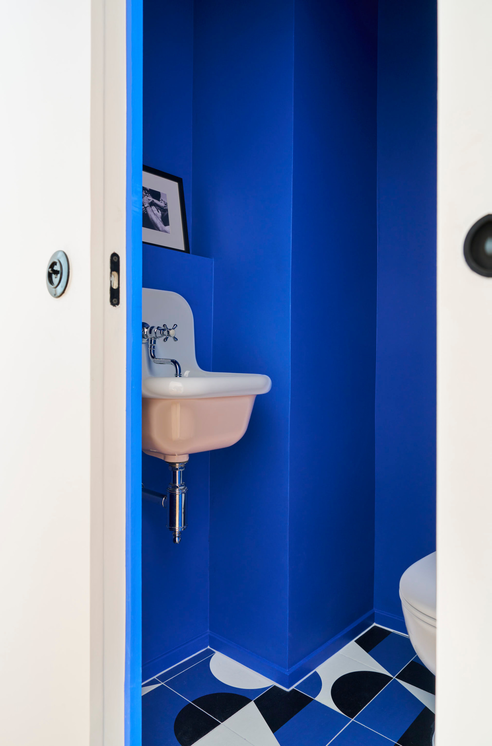 découvrez comment tirer parti de la couleur bleu intense pour sublimer vos créations, que ce soit en décoration, mode ou design graphique. apprenez les astuces et techniques pour intégrer cette teinte vibrante et dynamique dans vos projets.