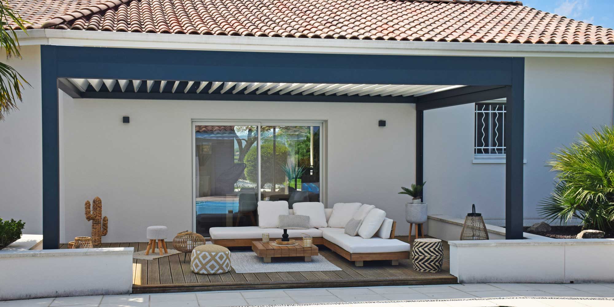 découvrez les divers avantages d'une pergola : un espace extérieur protégé, un complément esthétique à votre jardin, et une solution pour profiter de votre terrasse tout en étant à l'abri des intempéries. apprenez comment elle peut transformer votre espace de vie en extérieur.