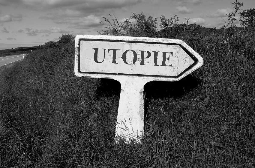 découvrez le concept d'utopie, une vision d'un monde idéal où justice, harmonie et bonheur règnent. explorez ses origines, ses implications philosophiques et comment elle influence nos sociétés contemporaines.