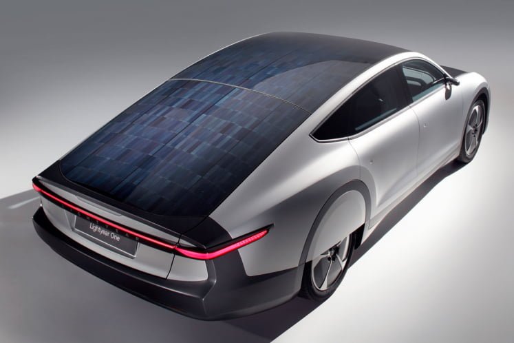 découvrez l'avenir de la mobilité avec la voiture solaire. alliant innovation et écologie, cette automobile fonctionne grâce à l'énergie solaire, réduisant ainsi votre empreinte carbone tout en offrant performance et autonomie. explorez les avantages d'une conduite durable et engagez-vous pour un environnement plus propre.
