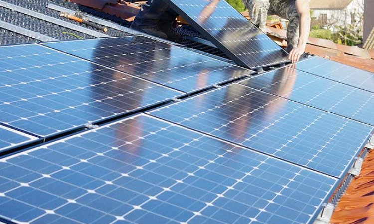 découvrez comment devenir un vendeur solaire performant grâce à nos conseils et astuces. transformez votre passion pour l'énergie renouvelable en une carrière lucrative et durable. apprenez à identifier les meilleures opportunités sur le marché solaire et à convaincre vos clients d'adopter des solutions écologiques.