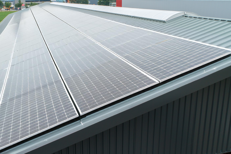 découvrez les panneaux photovoltaïques, une solution énergétique durable et efficace pour réduire vos factures d'électricité et contribuer à la protection de l'environnement. informez-vous sur leur fonctionnement, les avantages qu'ils offrent et les aides disponibles pour leur installation.