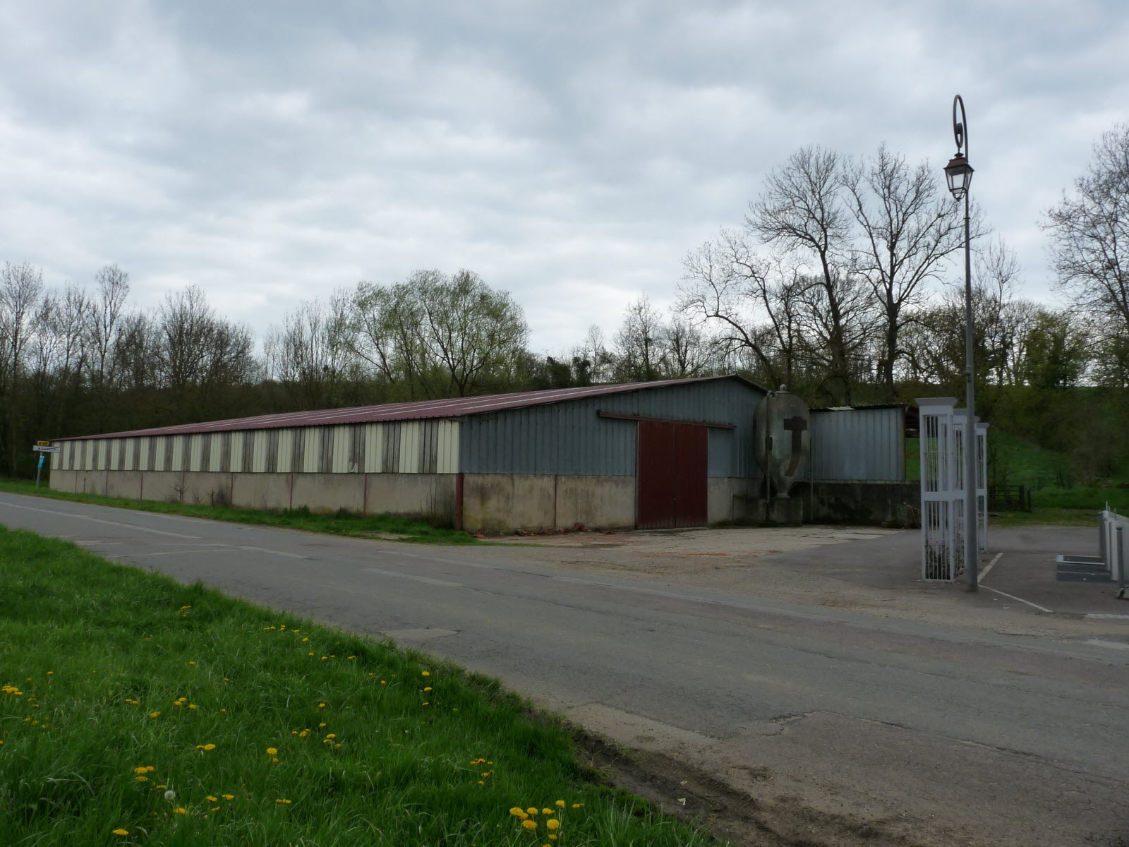 découvrez notre large sélection de hangars agricoles à vendre, idéaux pour le stockage de matériel, la protection de vos cultures et l'optimisation de votre espace de travail. profitez d'offres compétitives et de conseils d'experts pour choisir le hangar qui répondra parfaitement à vos besoins.