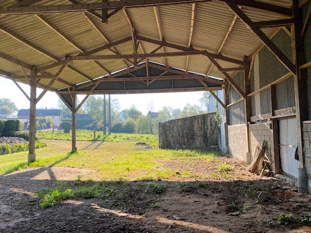 découvrez notre offre de vente de hangars et terrains, idéale pour vos projets professionnels ou personnels. profitez d'espaces polyvalents adaptés à vos besoins, situés dans des zones stratégiques. ne manquez pas cette opportunité d'investir dans un bien immobilier durable et fonctionnel.