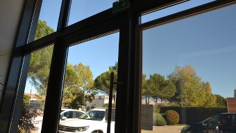 découvrez le verre photovoltaïque, une solution innovante qui allie esthétique et production d'énergie. apprenez comment cette technologie durable peut transformer vos bâtiments en véritables centrales solaires tout en préservant leur design.