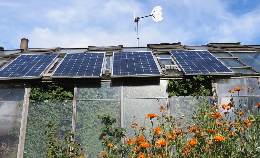 découvrez comment atteindre l'autonomie énergétique grâce à des solutions durables et innovantes. apprenez à réduire votre dépendance aux énergies fossiles et à exploiter les énergies renouvelables pour un avenir plus vert.