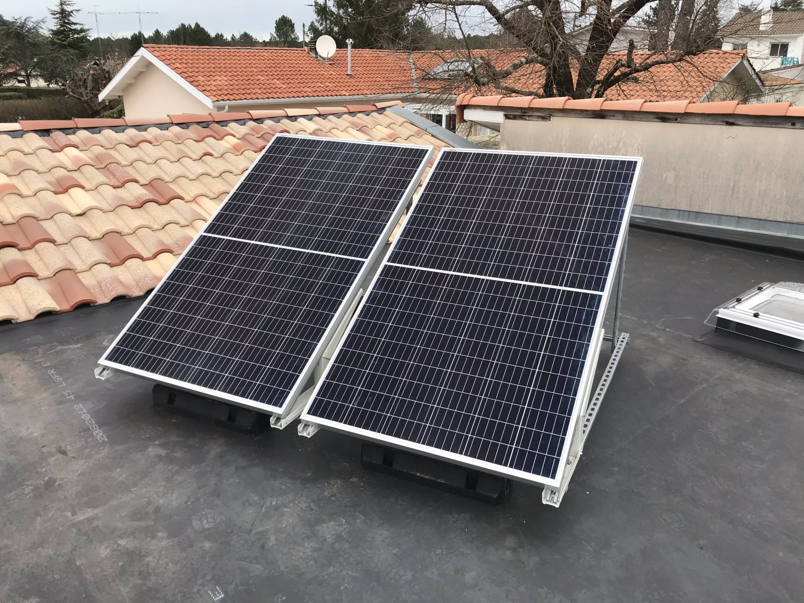 découvrez la vmc solaire, une solution innovante pour ventiler efficacement votre logement tout en réduisant votre empreinte carbone. profitez d'une ventilation optimale grâce à l'énergie solaire et réalisez des économies sur vos factures d'énergie.