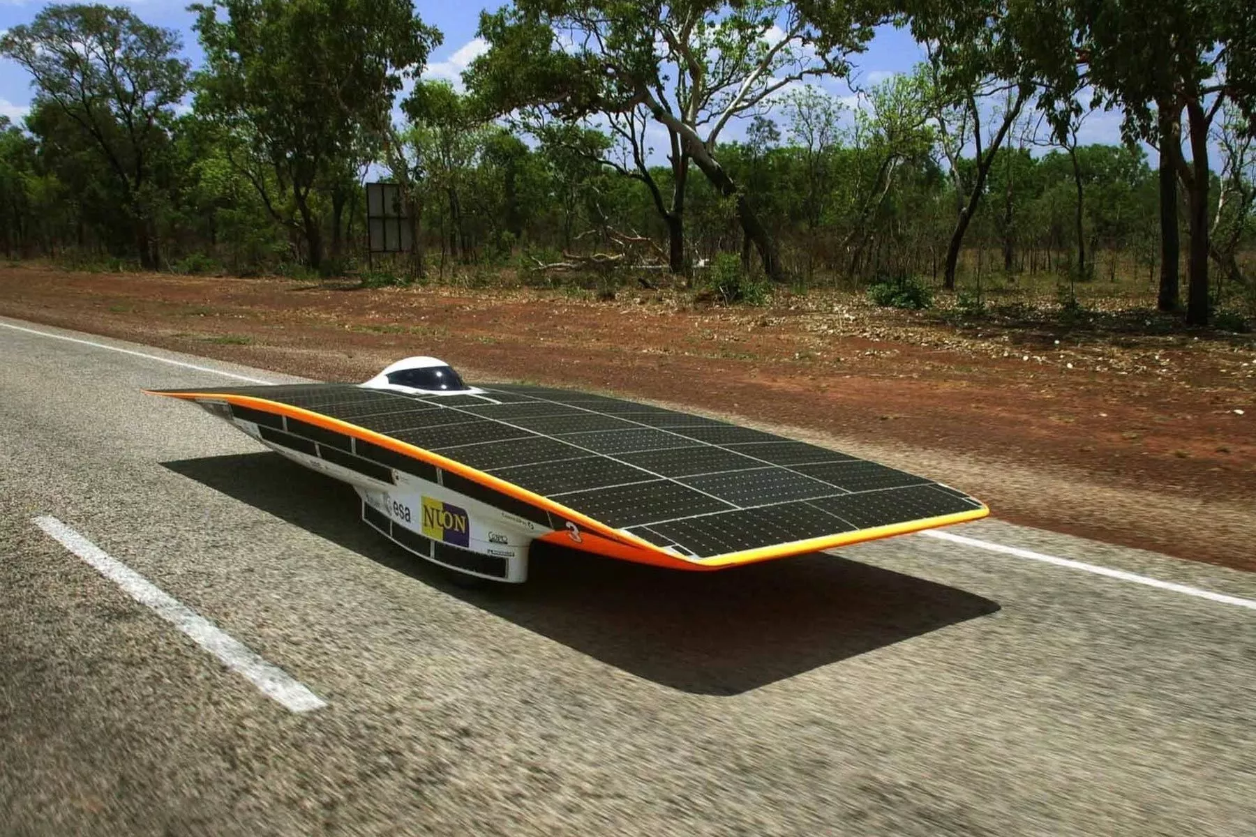 découvrez l'avenir de la mobilité avec les voitures solaires. alliant innovation, durabilité et respect de l'environnement, ces véhicules révolutionnaires utilisent l'énergie solaire pour réduire votre empreinte carbone tout en offrant performance et confort sur la route.