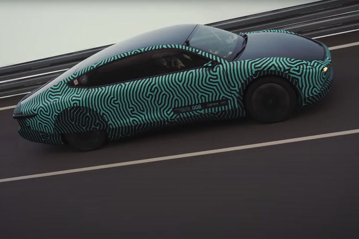 découvrez les voitures solaires, une révolution dans le monde de l'automobile. écologiques et économes en énergie, ces véhicules innovants utilisent l'énergie du soleil pour réduire votre empreinte carbone. explorez leurs avantages, leur technologie et comment ils transforment l'avenir des déplacements.
