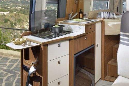 découvrez notre sélection de frigos à faible consommation d'énergie pour camping-car, idéaux pour conserver vos aliments frais tout en respectant l'environnement. profitez d'une cuisson pratique et d'un voyage agréable grâce à nos modèles compacts et efficaces.