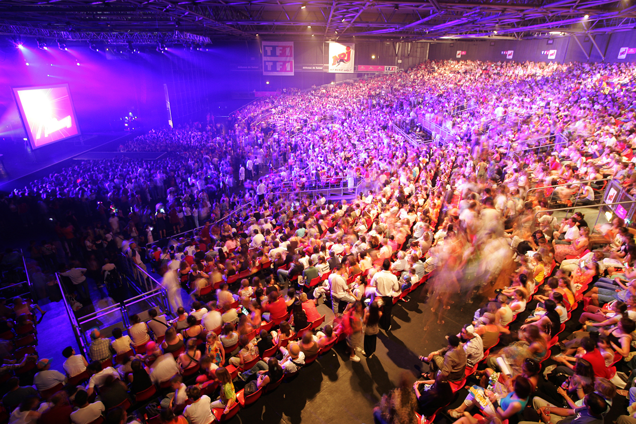 découvrez le zénith, une salle de concert emblématique où la musique prend vie. assistez à des performances mémorables d'artistes de renom dans un cadre moderne et convivial. ne manquez pas votre chance de vivre des moments inoubliables au zénith.