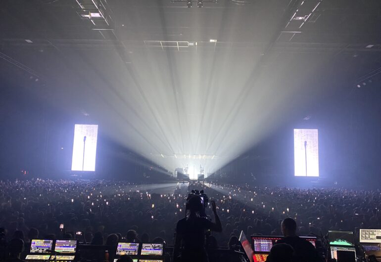 découvrez le zénith, un lieu emblématique connu pour ses spectacles mémorables et son ambiance unique. explorez notre programmation variée de concerts, spectacles et événements culturels qui vous feront vivre des moments inoubliables.