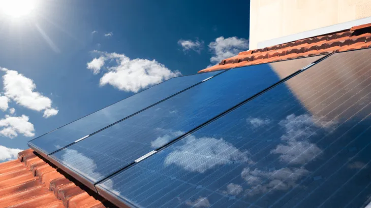 découvrez nos offres d'abonnement edf adaptées aux installations de panneaux solaires. profitez d'une électricité verte et optimisez votre consommation énergétique tout en réduisant votre facture. informez-vous sur les avantages de l'autoconsommation et les solutions adaptées à votre projet solaire.