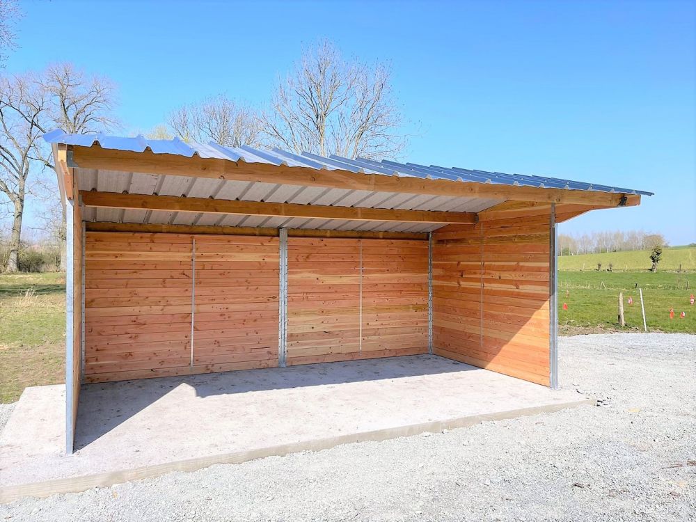 découvrez notre sélection d'abris de jardin, parfaitement adaptés pour protéger vos outils, équipements ou créer un espace de rangement fonctionnel. alliant design et praticité, nos abris s'intégreront harmonieusement dans votre espace extérieur.