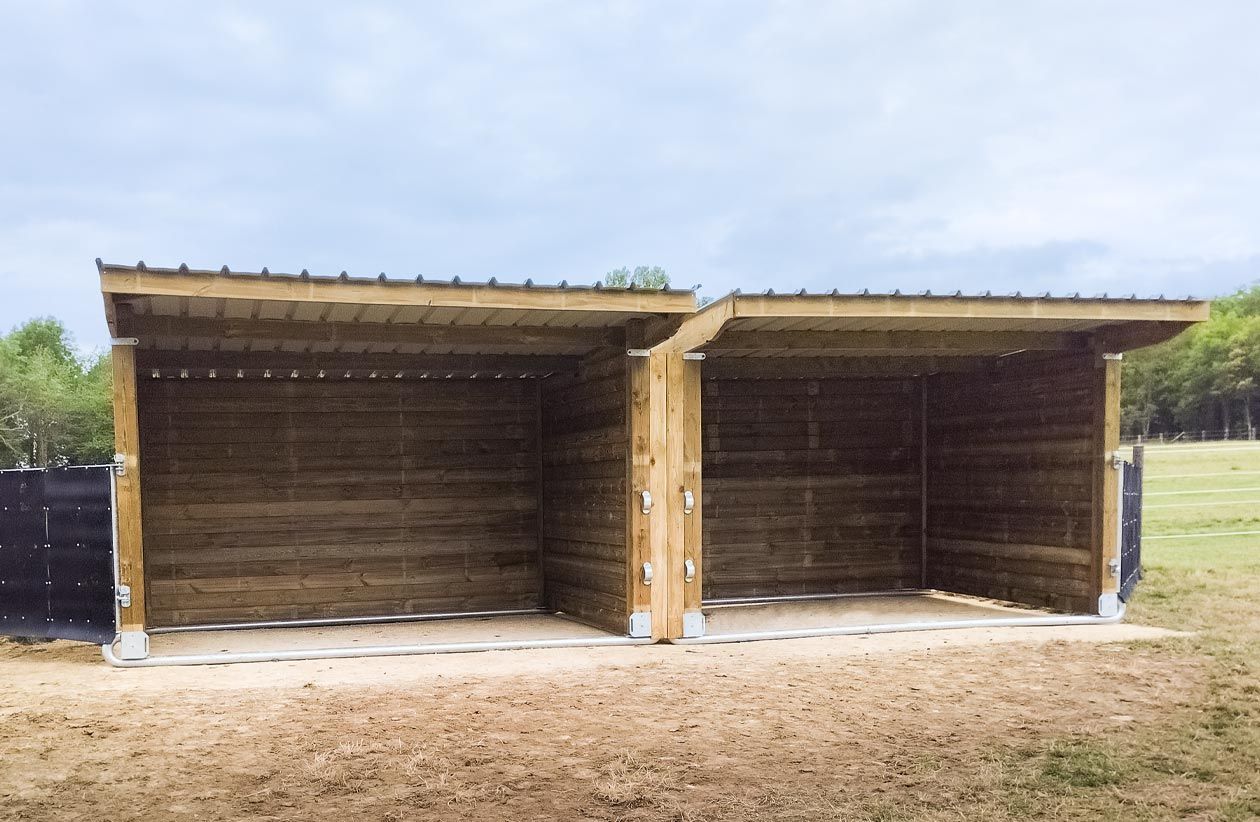 découvrez notre sélection d'abris conçus pour protéger votre jardin, vos véhicules ou vos espaces de loisirs des intempéries. explorez des modèles variés et adaptés à tous vos besoins, alliant fonctionnalité et esthétique pour un extérieur harmonieux.