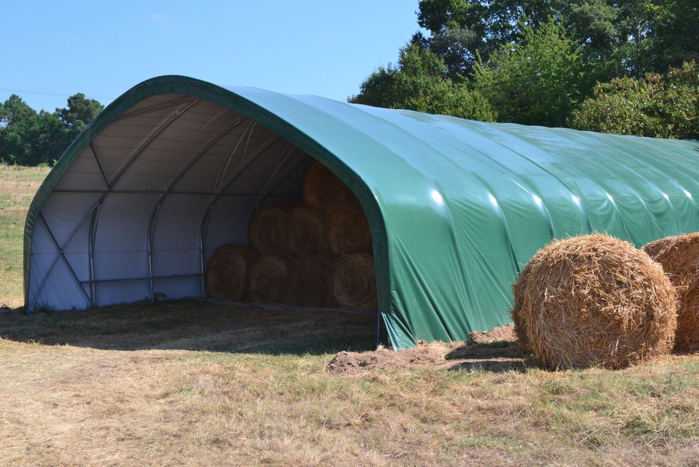découvrez nos abris agricoles, conçus pour protéger vos cultures et équipements contre les intempéries. bénéficiez d'une construction durable et adaptée à vos besoins spécifiques. optimisez votre espace de travail avec nos solutions pratiques et fonctionnelles.