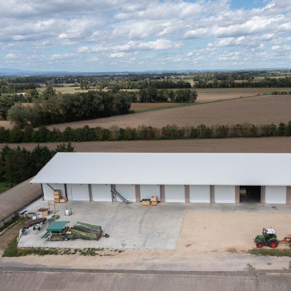 découvrez nos abris agricoles conçus pour protéger vos cultures et vos animaux. offrez à votre exploitation une solution durable et pratique pour le stockage et la sécurité de votre matériel. idéal pour les agriculteurs soucieux de l'efficacité et de la préservation de leur environnement.