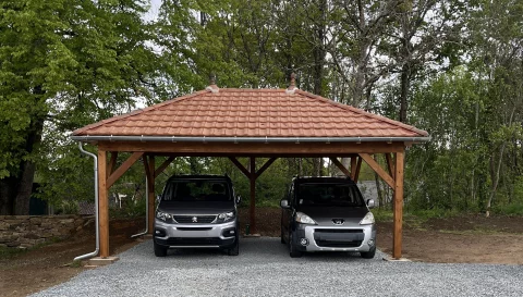 découvrez notre sélection d'abris en bois pour voiture, alliant esthétisme et protection. protégez votre véhicule des intempéries tout en ajoutant une touche naturelle à votre espace extérieur.