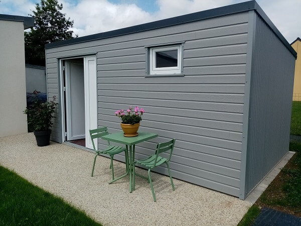 découvrez notre abri de jardin en bois monopente, idéal pour optimiser votre espace extérieur tout en ajoutant une touche esthétique. pratique et moderne, cet abri est parfait pour stocker vos outils et équipements de jardin, tout en s'intégrant harmonieusement dans votre jardin. fabriqué en bois de haute qualité, il offre durabilité et style.