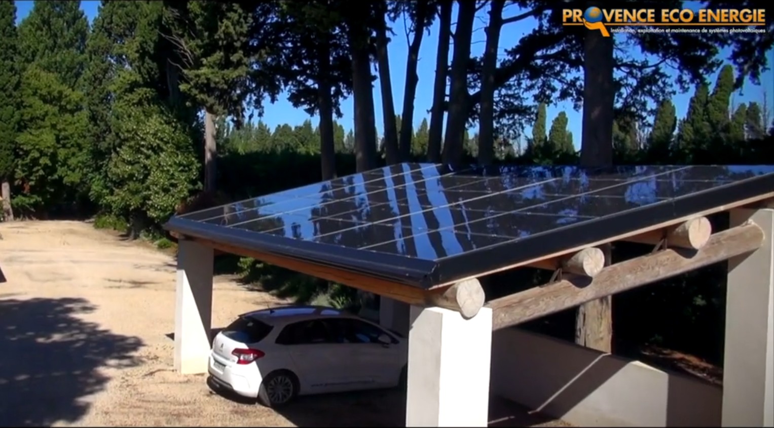 découvrez l'abri photovoltaïque, une solution innovante alliant protection et production d'énergie solaire. idéal pour optimiser l'espace extérieur tout en réduisant votre empreinte carbone, cet abri est parfait pour stationner votre véhicule ou abriter vos équipements. transformez votre espace en un véritable atout écologique et économique !
