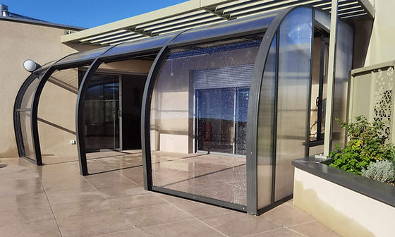 découvrez nos abris de terrasse innovants et élégants, idéaux pour profiter de votre espace extérieur tout en étant protégé des intempéries. transformez votre terrasse en un lieu convivial et confortable où se détendre ou recevoir vos proches.