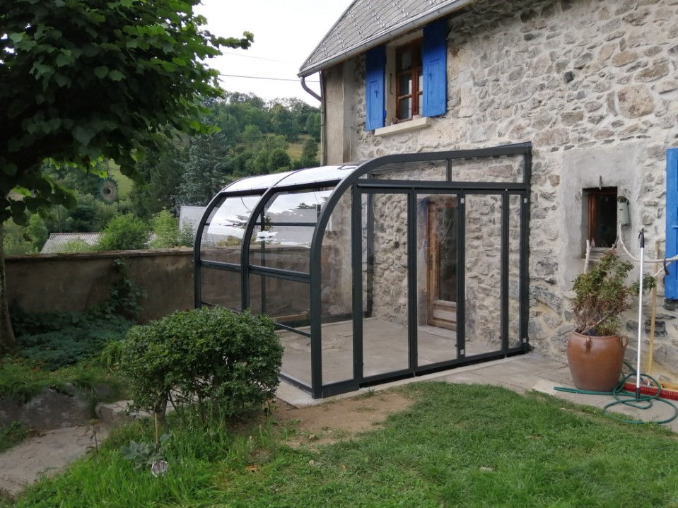 découvrez comment un abri de terrasse peut transformer votre espace extérieur en un lieu convivial et protégé. idéal pour profiter de votre terrasse tout au long de l'année, cet abri allie esthétique et fonctionnalité. explorez nos conseils pour choisir le meilleur abri adapté à vos besoins.